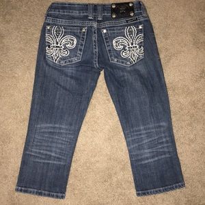 Miss Me capris fleur de lis